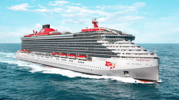 Unde mergi azi? Croaziera Bare Necesssities încurajează oaspeții să nu poarte nimic în vacanță