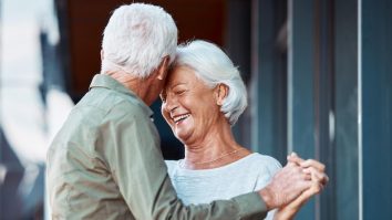 Cum păstrezi fericirea pe termen lung? Psiholog: „Există o știință a fericirii care identifică aceste practici pentru a promova o viață mai împlinită”