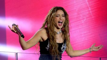 VIDEO. Shakira și-a surprins fanii cu un concert surpriză în Times Square. Cântăreața nu se oprește din a-l „detrona” pe Gérard Piqué
