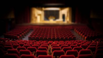 Doar 22% dintre români mai merg la teatru, operă sau cinema: „Teatrul e doar pentru snobi”