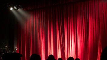Teatrul decade pe locul al doilea în cultura românească. Tinerii preferă festivalurile