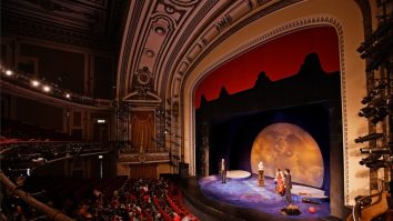 Astăzi este Ziua Internațională a Teatrului. Mai sunt românii consumatori de cultură?