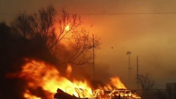 Zeci de incendii de vegetație provoacă haos în Texas. Peste 1,2 milioane de hectare au ars începând de duminica trecută