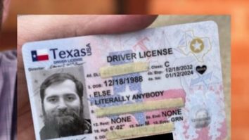 Un veteran din armata SUA candidează la alegerile prezidențiale. Dustin Ebey apare sub numele „Literally Anybody Else”