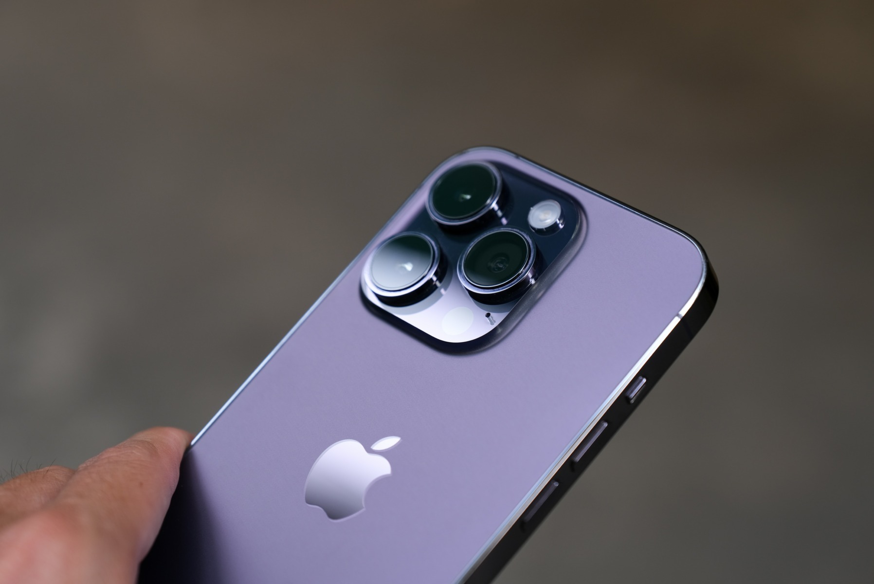 Apple are mari probleme în China. Vânzările de iPhone-uri au scăzut cu 24%