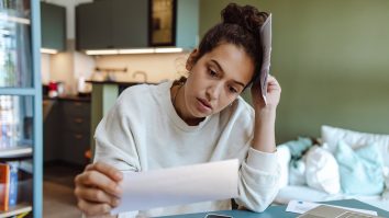 Aproape jumătate din tinerii din SUA suferă de „tulburare dismorfică financiară”. Care sunt simptomele