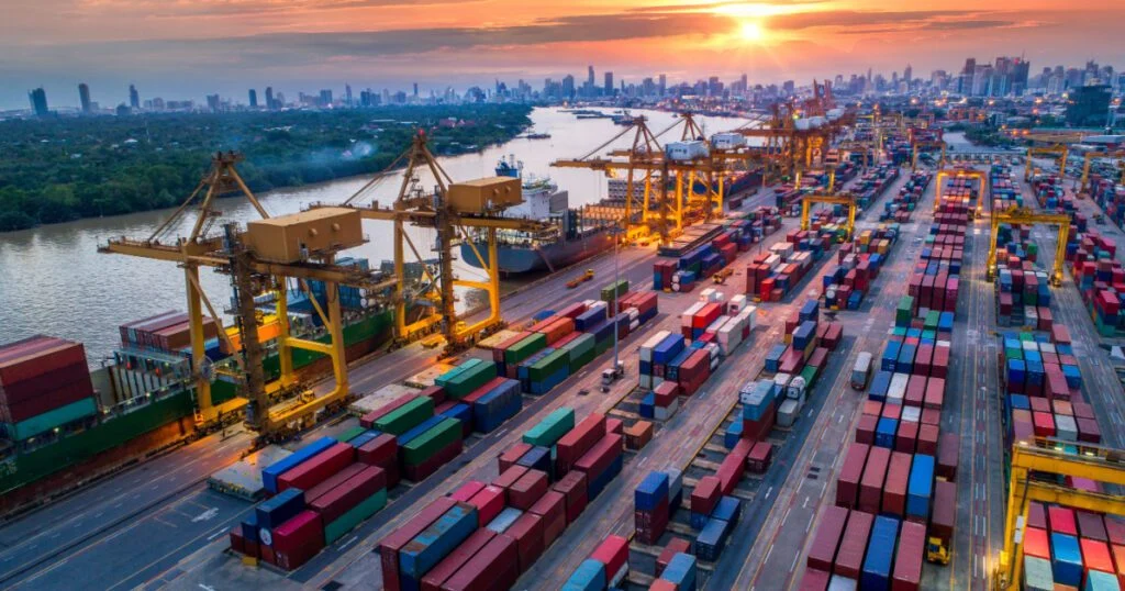 Importurile și exporturile României scad. Răzvan Botea: „Ca să echilibrăm balanța, ar trebui să creștem producția internă de bunuri de calitate”