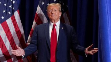 Donald Trump incită la violență politică. Fostul președinte a postat o înregistrare video în care apare o imagine cu Biden legat în spatele unei camionete