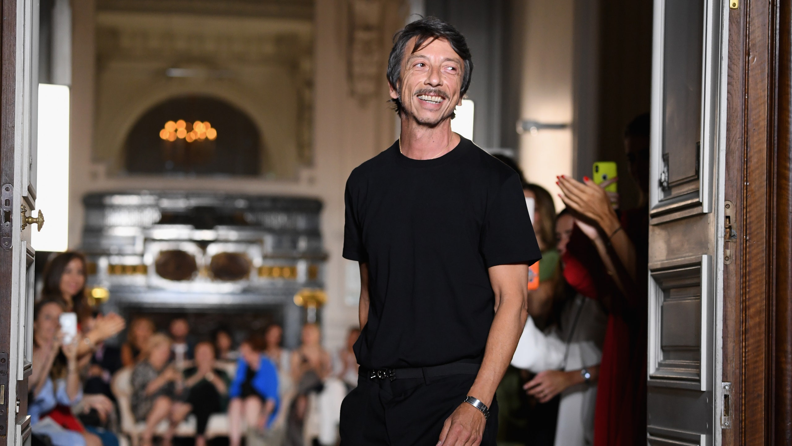 Pierpaolo Piccioli se desparte de casa de modă Valentino, după mai bine de două decenii de activitate. Reacțiile nu au întârziat să apară: „Sunt între uimită și stupefiată”