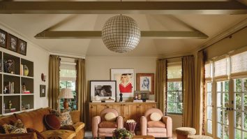 FOTO. Emma Roberts îți arată casa din Los Angeles. Cum e decorată locuința actriței
