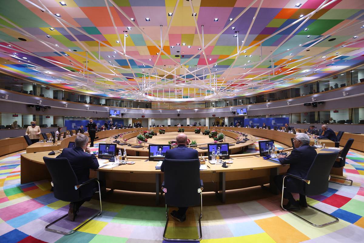 Care sunt prioritățile tale înainte de alegeri? Jumătate dintre români vor siguranța locului de muncă de la Uniunea Europeană