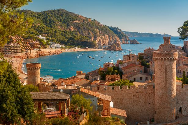 Mergi în Catalonia? Hotelurile ar putea avea limită de consum de apă pentru turiști