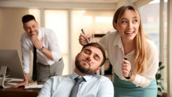 Ziua Păcălelilor a inspirat glume care au intrat în istorie. Cele mai memorabile farse de 1 aprilie