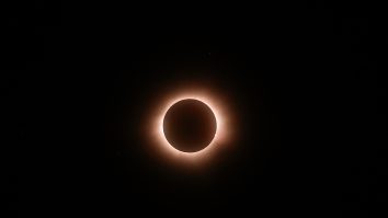 Peste 30 de milioane de oameni a fost în beznă ieri. Eclipsa totală de Soare a traversat 15 state americane