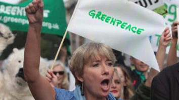 Emma Thompson și Greta Thunberg critică procesul Shell Greenpeace. Mișcarea vine după un protest din luna ianuarie a anului trecut