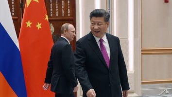 SUA: China sprijină Rusia într-o expansiune militară masivă