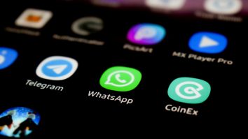 Apple a eliminat WhatsApp și Threads din magazinul său de aplicații din China. Cum motivează Beijingul decizia