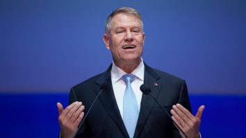 Klaus Iohannis are misiune în Coreea. Pe cine urcă preşedintele în avion
