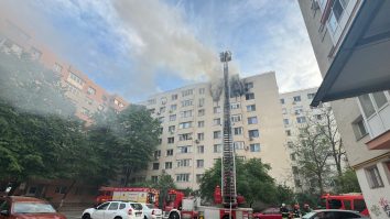 Doi oameni au murit din cauza unui incendiu puternic din București. Celelalte 8 victime sunt asistate medical