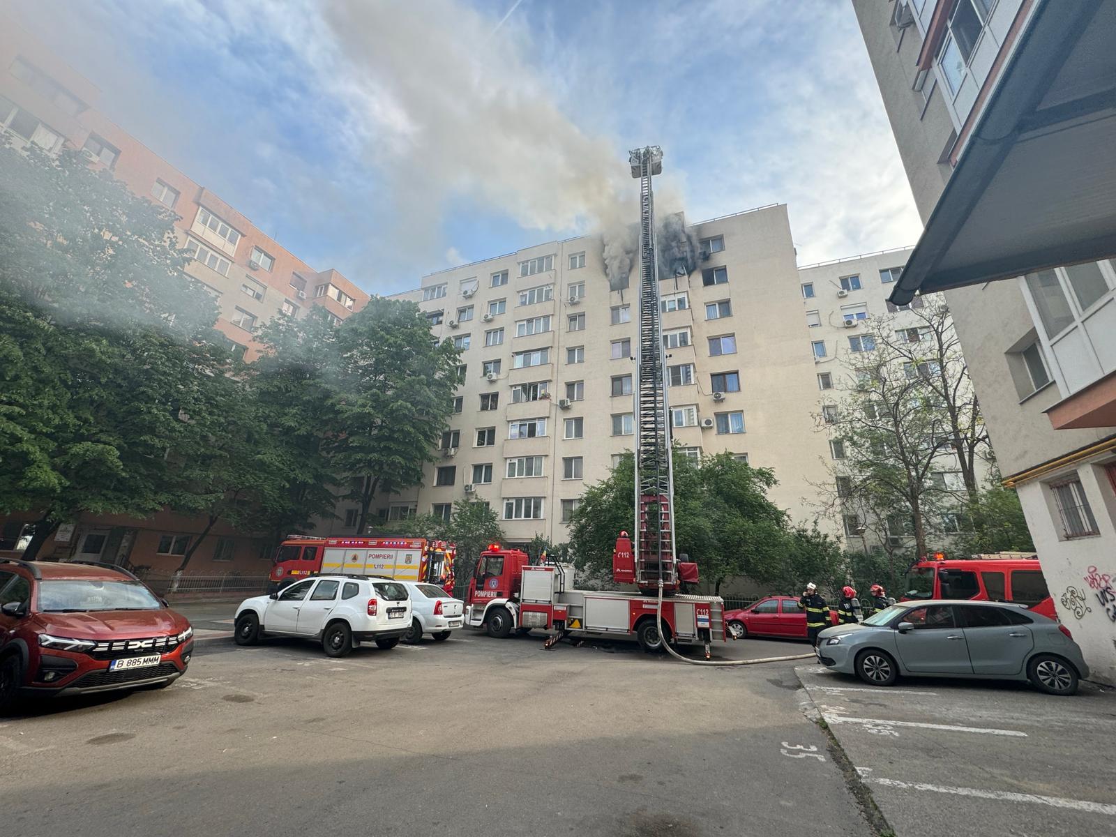 Doi oameni au murit din cauza unui incendiu puternic din București. Celelalte 8 victime sunt asistate medical