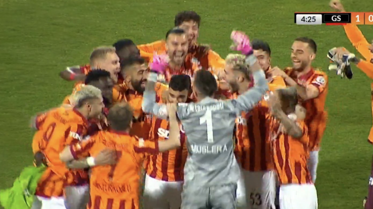 Galatasaray a câştigat Supercupa după doar 4 minute de fotbal. Jucătorii lui Fenerbahce au părăsit terenul după primul gol