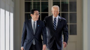 Premierul Japoniei, Fumio Kishida, avertizează că lumea se află într-un „moment istoric de cotitură”, în timp ce promovează alianța cu SUA înainte de summitul lui Biden
