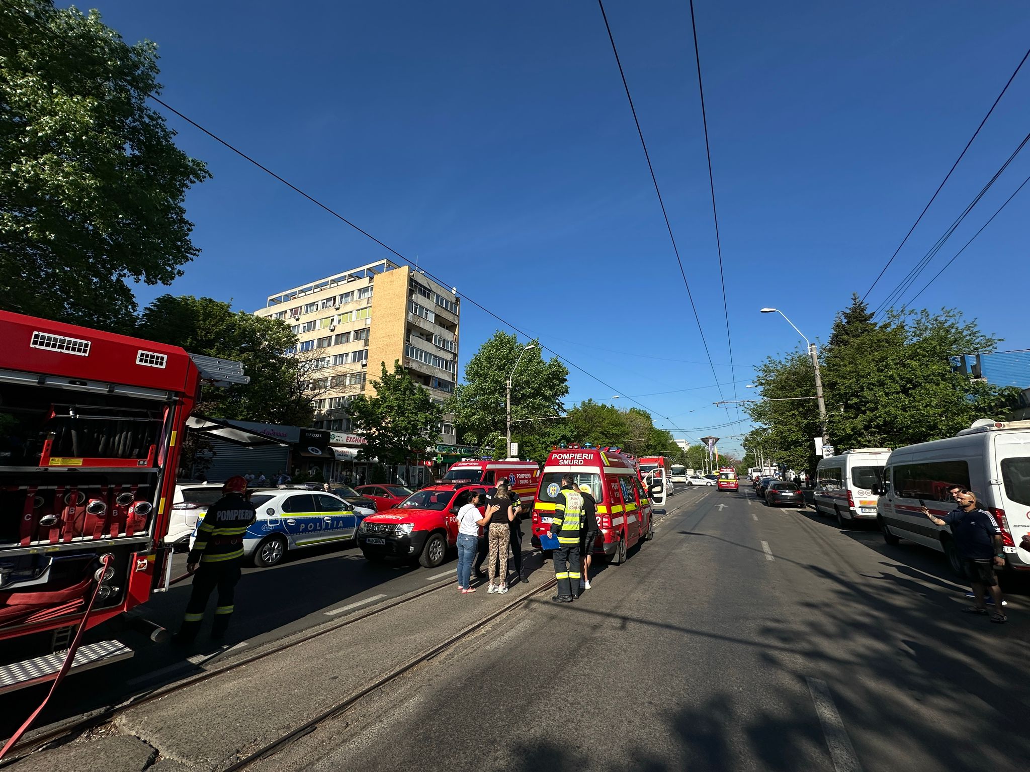 4 oameni au ajuns la spital după un alt incendiu în Capitală, în doar 13 ore. Care este situația