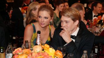 Taylor Swift amintește despre gândurile suicidare cu care s-a confruntat, în noul său album. Fanii artistei l-au luat cu asalt pe actorul britanic, Joe Alwyn, pe rețelele de socializare