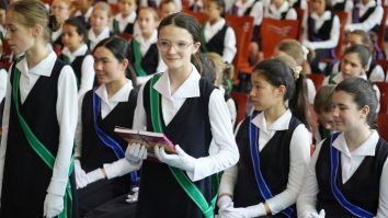 Franța ocupă printre cele mai bune locuri în clasamentul PISA. Zece strategii folosite în școlile franceze