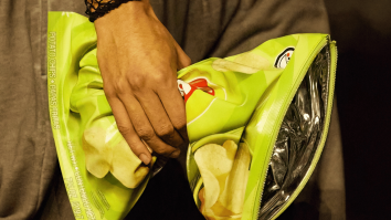 Care sunt cele mai bizare articole produse de casa de modă Balenciaga? Cât costă controversata geantă „Chips Bag”