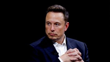 Elon Musk avertizează: „O Inteligență Artificială supraomenească, mai inteligentă decât oricine de pe Pământ, ar putea exista anul viitor”