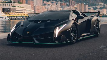 Tu ce conduci azi? Modelul Veneno Roadster de la Lamborghini este una dintre cele mai rare și mai costitoare mașini din lume