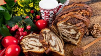 Tu cei pui pe masa de Paște? Alina Neamțu îți prezintă cozonacul și pasca fără zahăr