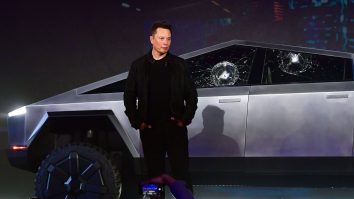 Tesla îi anunță pe angajații Cybertruck că turele vor fi mai scurte la fabrica Gigafactory din Austin. Ce spune Elon Musk