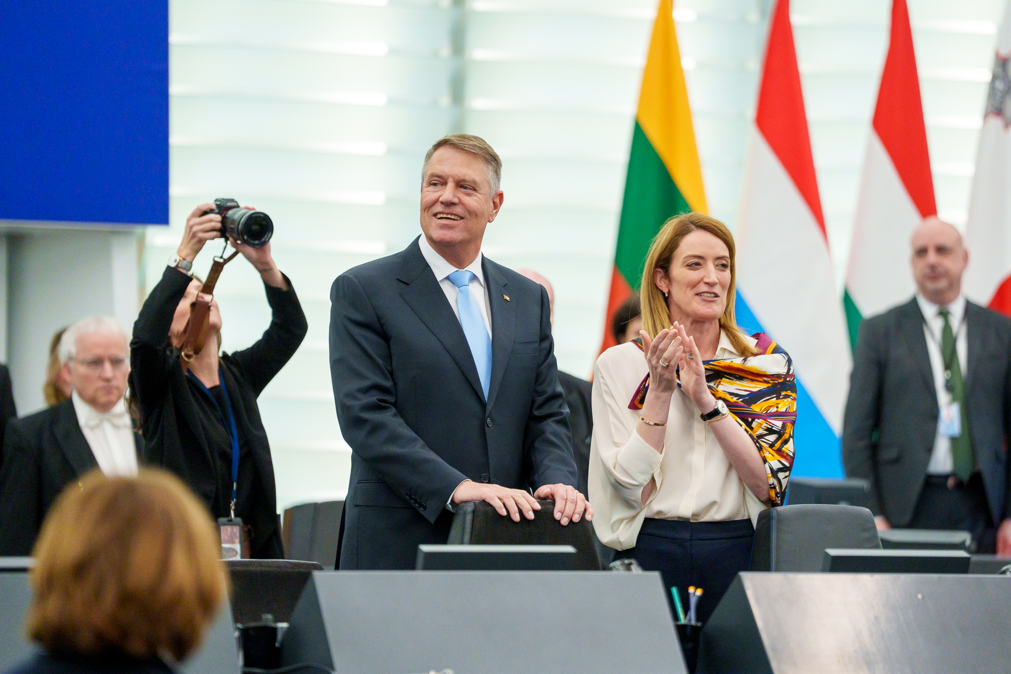 Iohannis își caută job „în afară”. Ce efecte are candidatura Președintelui la NATO