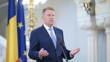 Klaus Iohannis se pensionează. Postul de profesor de fizică la Colegiul Național „Samuel von Brukenthal” a devenit vacant