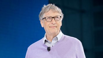 Miliardari precum Mark Zuckerberg și Bill Gates au trecut la look-urile de primăvară. Ce ținute aleg aceștia