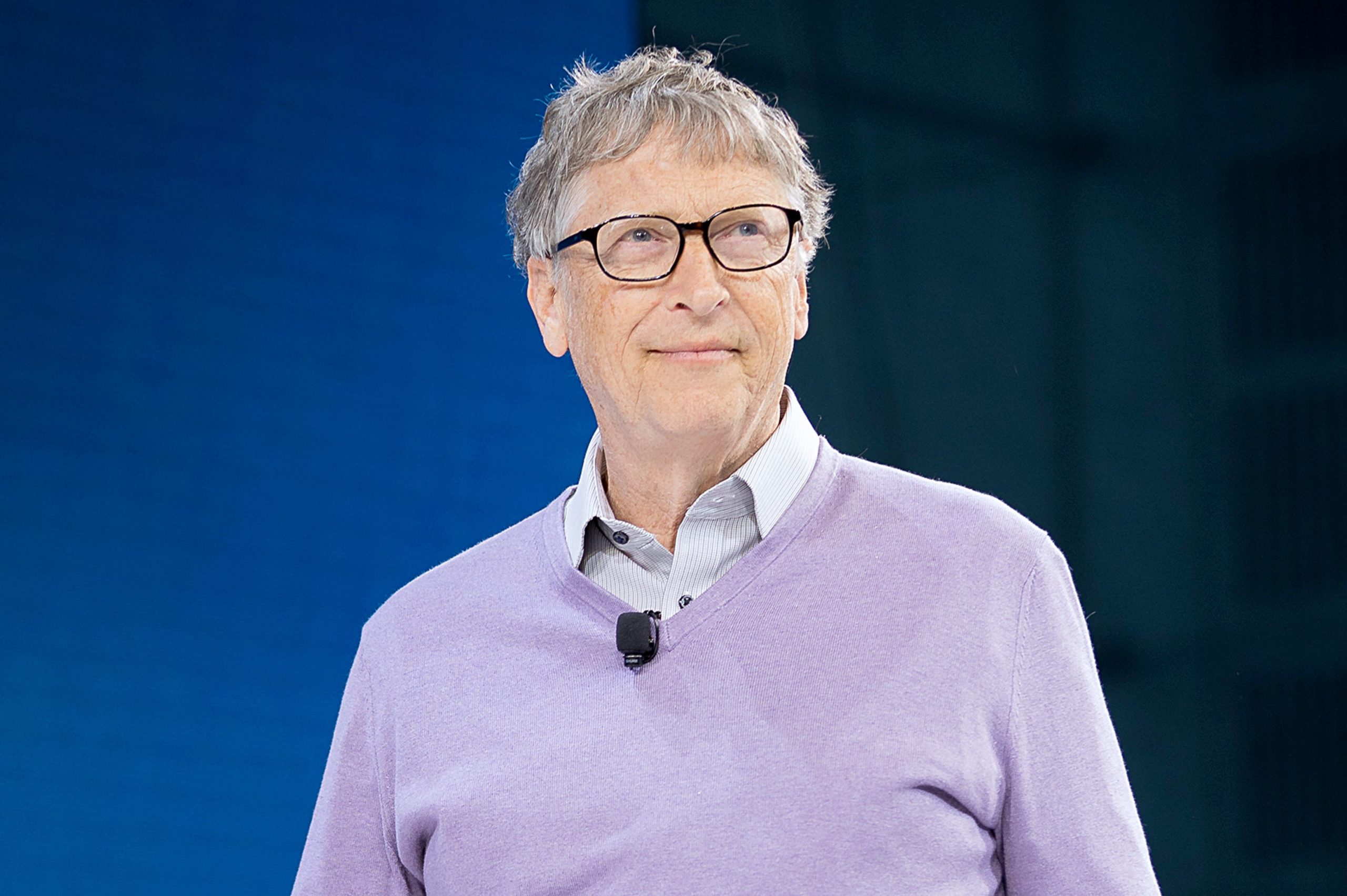 Miliardari precum Mark Zuckerberg și Bill Gates au trecut la look-urile de primăvară. Ce ținute aleg aceștia