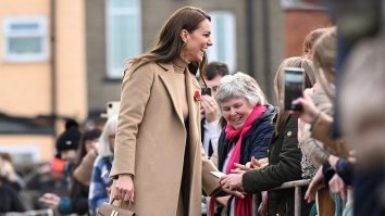 Ce poartă Kate Middleton zi de zi în poșeta sa? Cele patru lucruri esențiale fără de care Prințesa de Wales nu părăsește Regatul