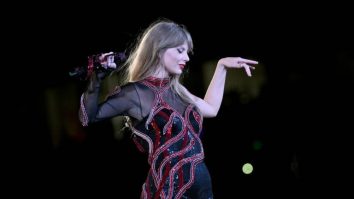 Courtney Love a criticat-o dur pe Taylor Swift: „Nu este importantă”. Fanii artistei, înnebuniți de furie