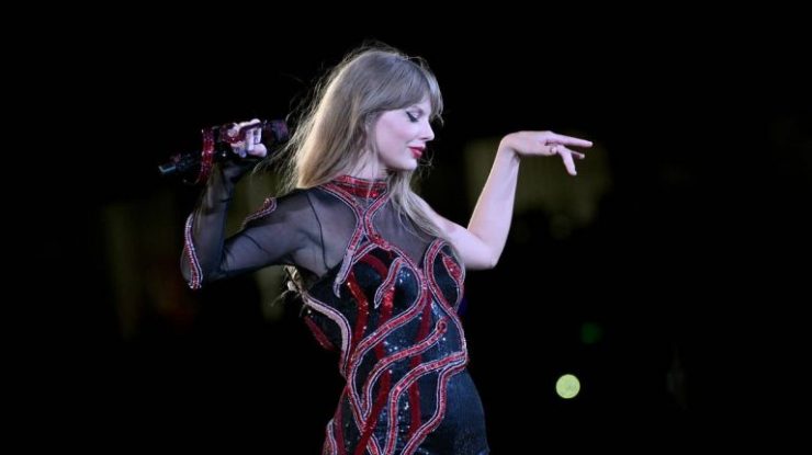 Courtney Love a criticat-o dur pe Taylor Swift: „Nu este importantă”. Fanii artistei, înnebuniți de furie