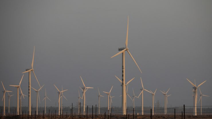 UE investighează investițiile făcute de China în energia eoliană. China domină piața panourilor solare