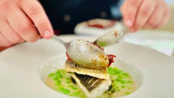 Ce mănânci azi? Chef Vlăduț Manoliu: „Recomand carnea mai ușoară, un file de biban cu risotto și pesto de leurdă”