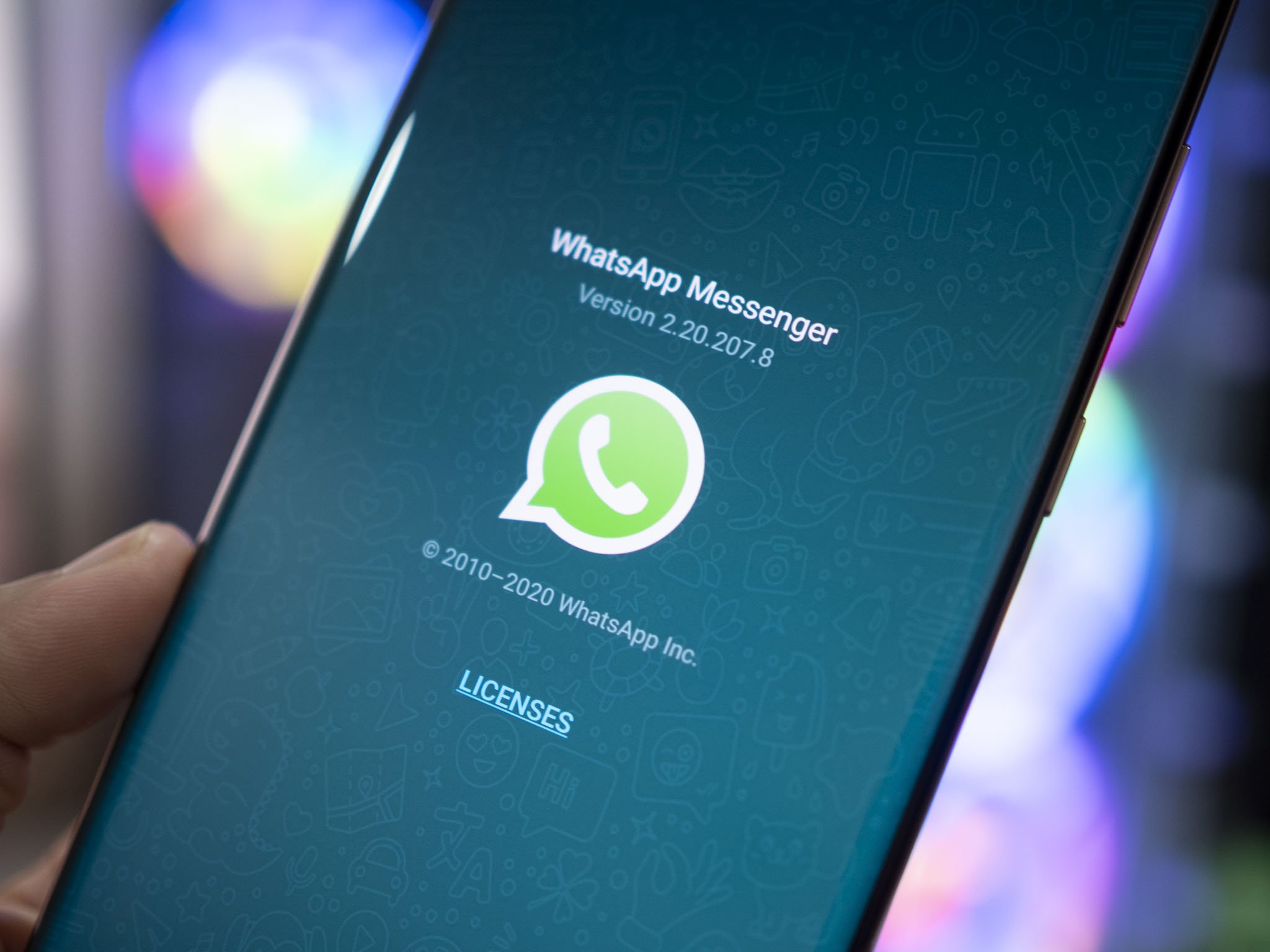 WhatsApp, Facebook și Instagram au picat la nivel mondial. Mii de persoane au raportat probleme în urma întreruperii masive