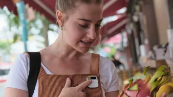 Se poartă Inteligența Artificială. Broșa „Pin” de la compania A.I. Humane a primit primele verdicte din partea specialiștilor