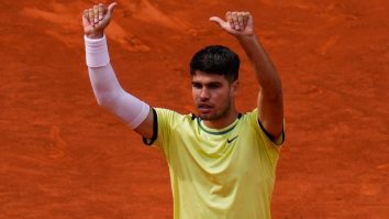 Carlos Alcaraz debutează cu o victorie pe zgura de la Madrid. Spaniolul s-a impus cu 6-2, 6-1 împotriva lui Alexander Shevchenko