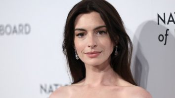Arta cere sacrificii. Anne Hathaway recunoaște că a fost nevoită să sărute 10 bărbați la un casting pentru a testa chimia dintre parteneri