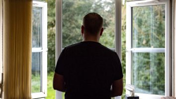 STUDIU. Timpul trece, suferința rămâne. Anxietatea pe care o simțiți ar putea fi „doliu pandemic”