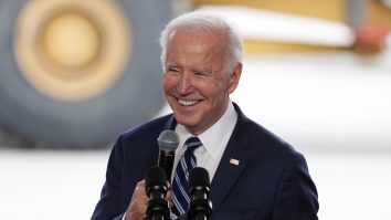 Biden face glume pe seama lui Trump la cina corespondenților de la Casa Albă
