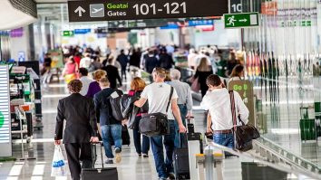 În curând vei putea obține o rambursare automată dacă zborul tău este întârziat sau anulat. Când vor intra în vigoare noile reglementări